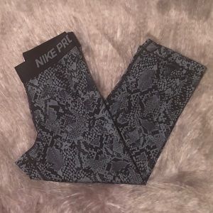 🌺 2 for $20 🌺 Snake Skin Nike Pros